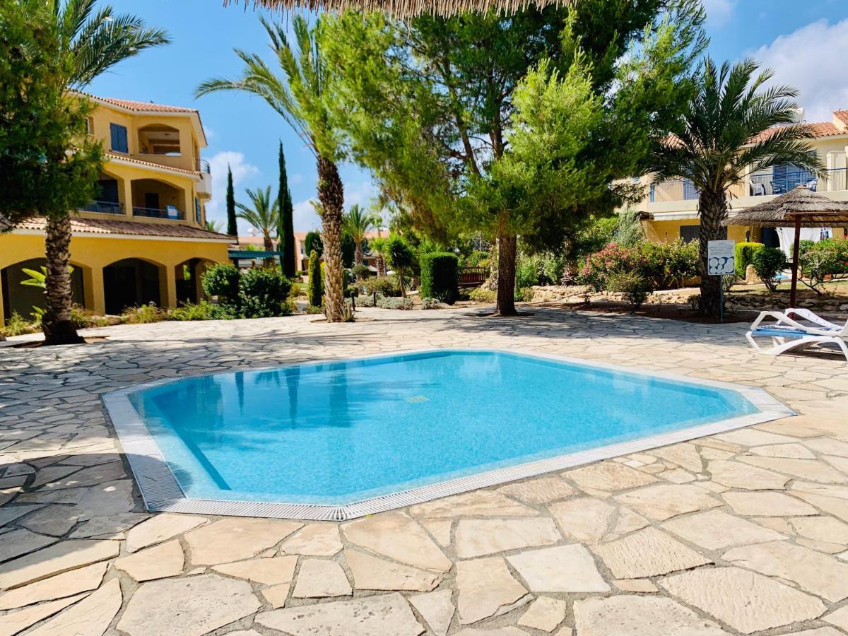 101 Hippo Apartment In Popular Regina Gardens Paphos Exterior foto